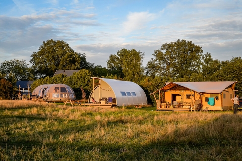 Riverdome met privé sanitair ~ en weids uitzicht (NIEUW 2021)