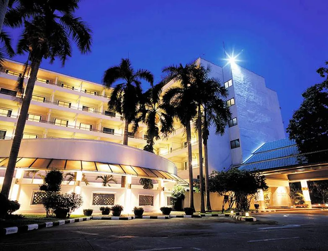 Royal Princess Larn Luang Bangkok — hoofdfoto