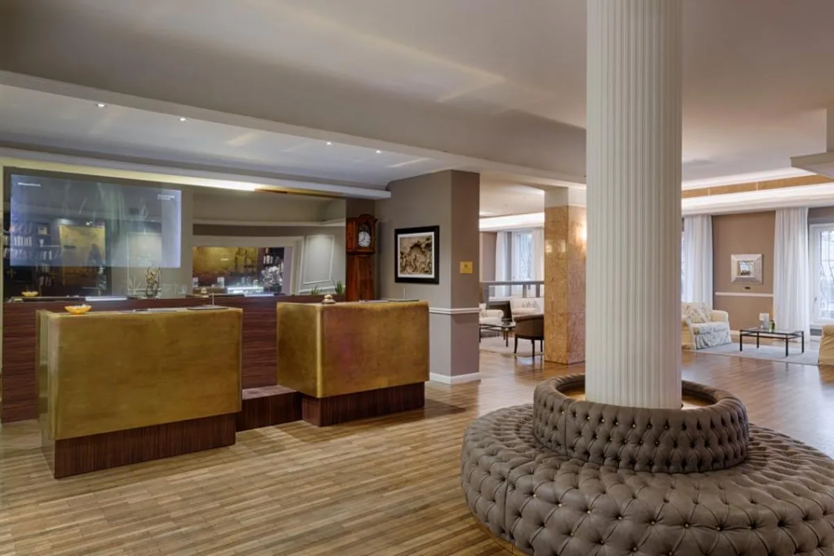 Plaza Hotel Lucchesi — hoofdfoto