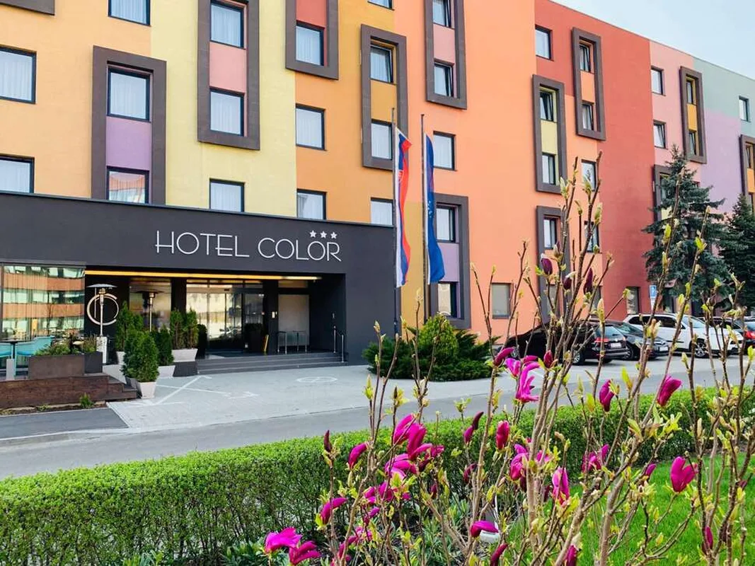 Color Hotel — hoofdfoto