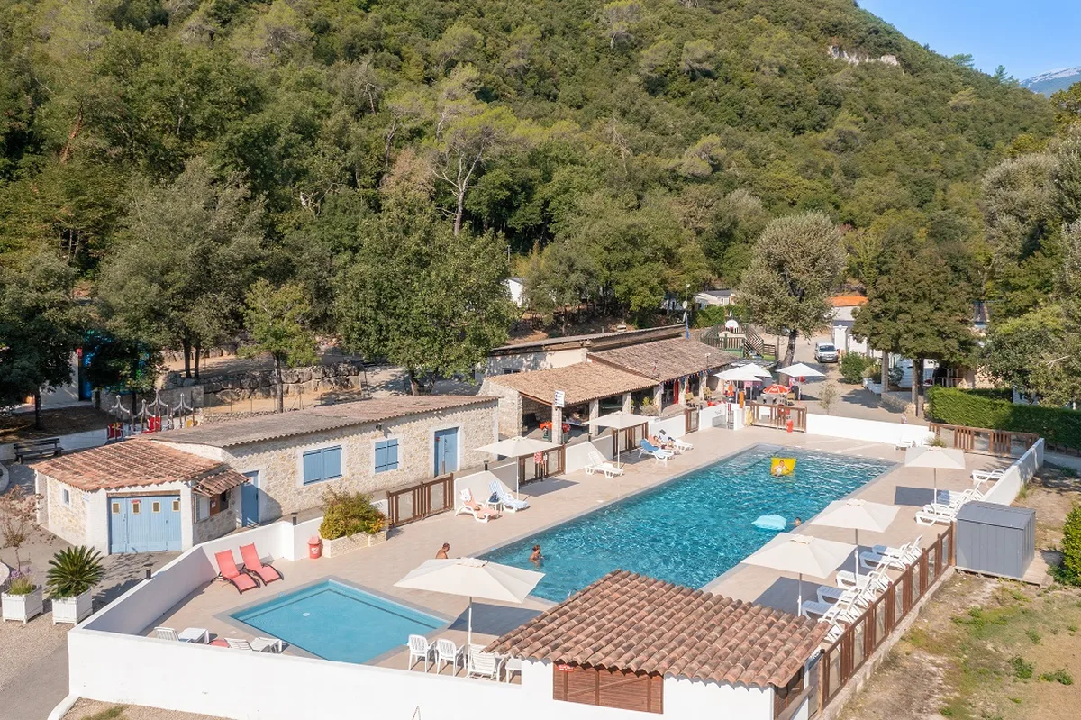 Camping Au Vallon Rouge — hoofdfoto