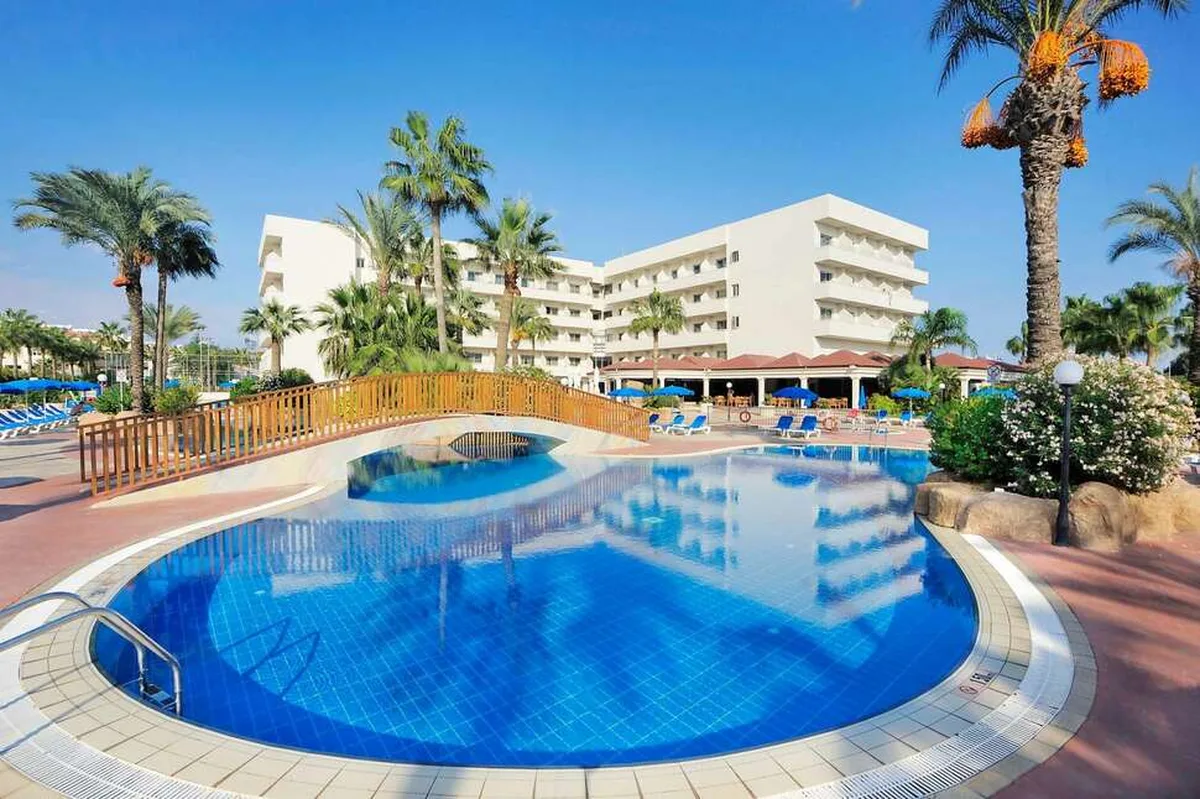 Nissiana Hotel — hoofdfoto