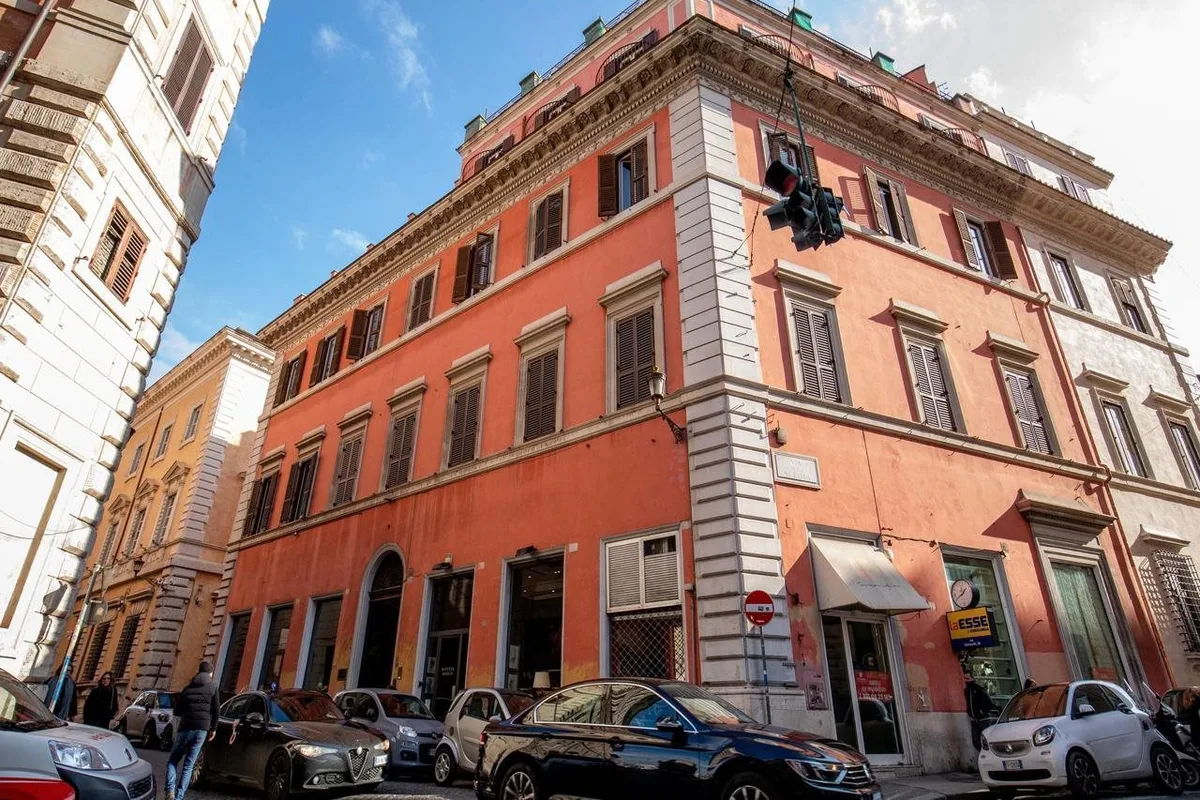 Room 94 Spagna, hoofdfoto