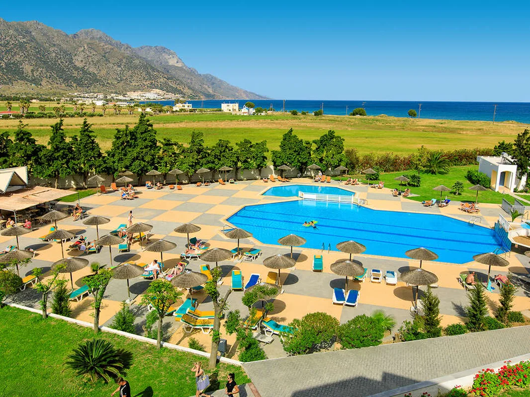 Sovereign Beach Hotel — hoofdfoto