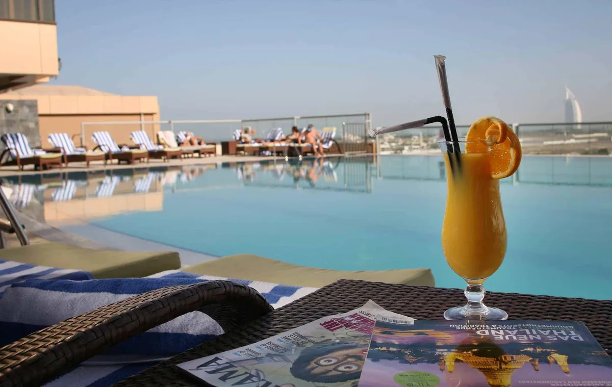 Two Seasons Hotel & Apartments — hoofdfoto