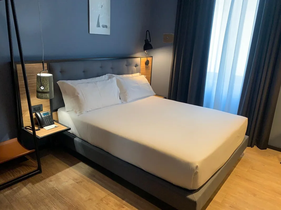 The Poet Hotel, hoofdfoto