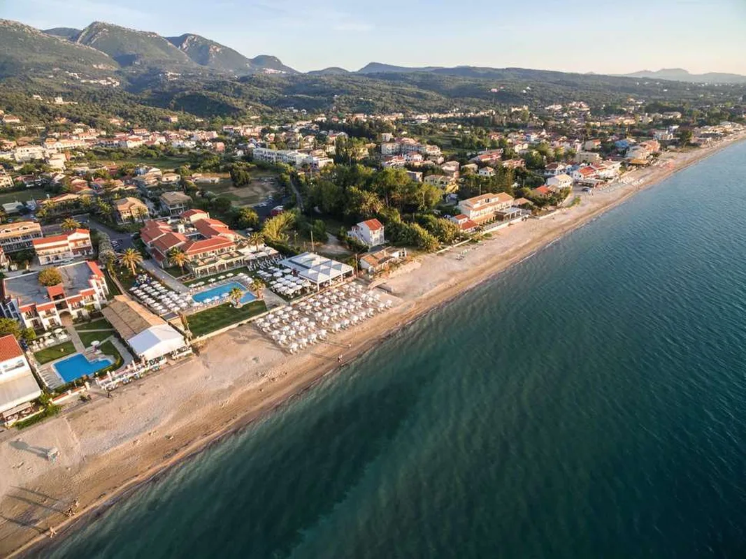 Acharavi Beach Hotel — hoofdfoto