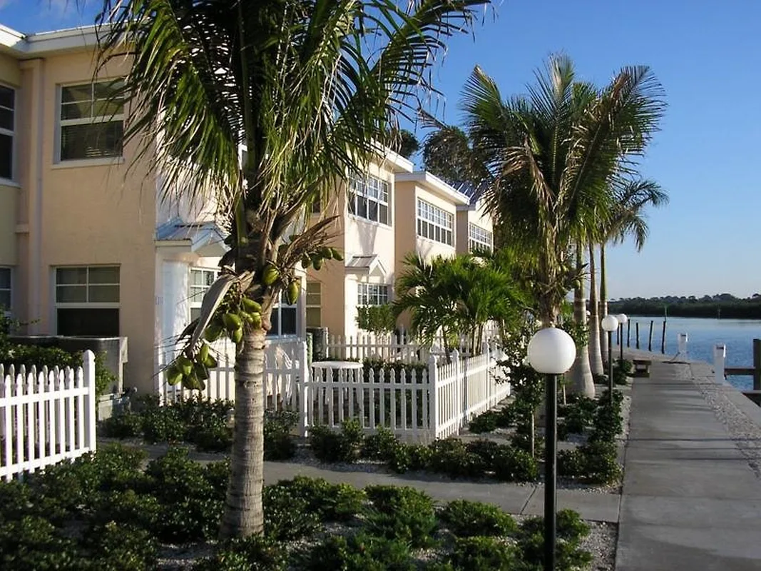 Barefoot Beach Resort — hoofdfoto