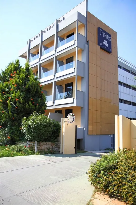 Pines Hotel — hoofdfoto