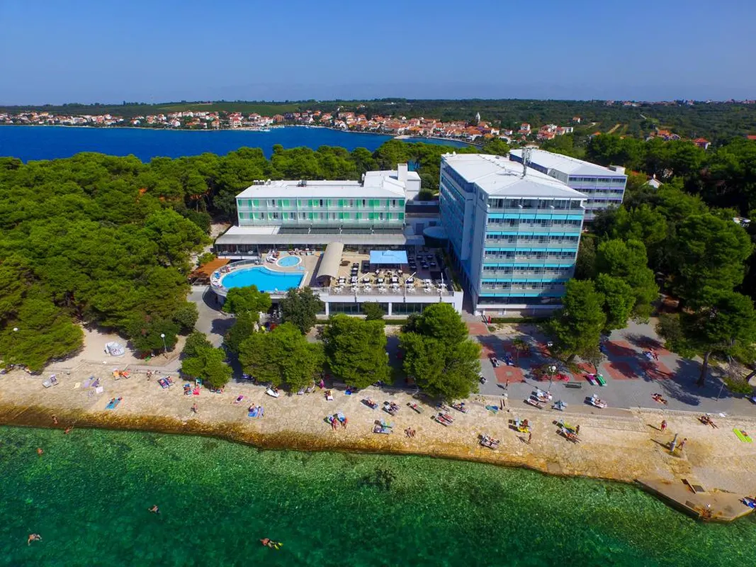 Pinija — hoofdfoto