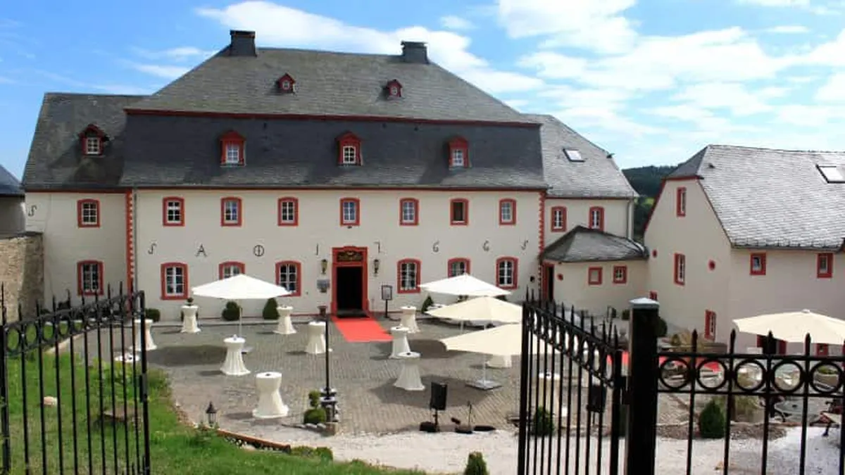 Burghaus en Villa Kronenburg — hoofdfoto