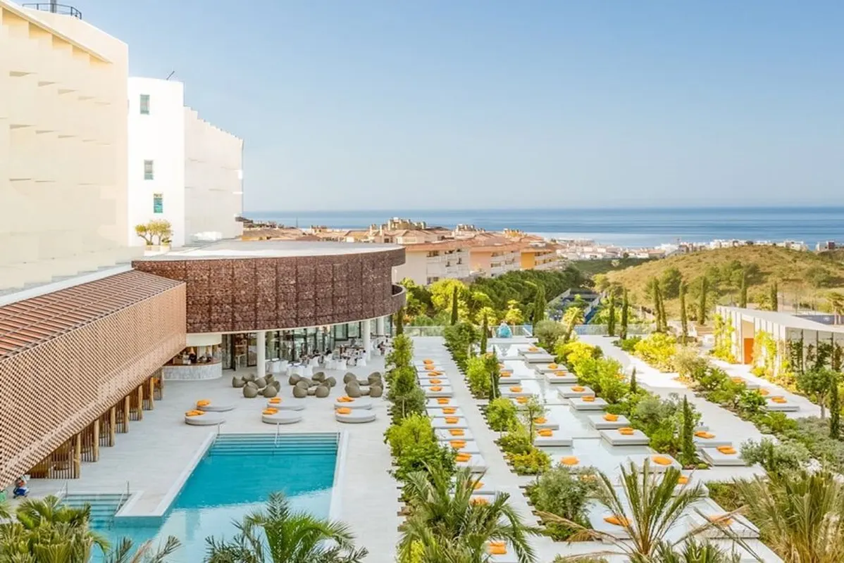 Fly & Go Higueron Hotel Malaga, Curio Collection by Hilton — hoofdfoto