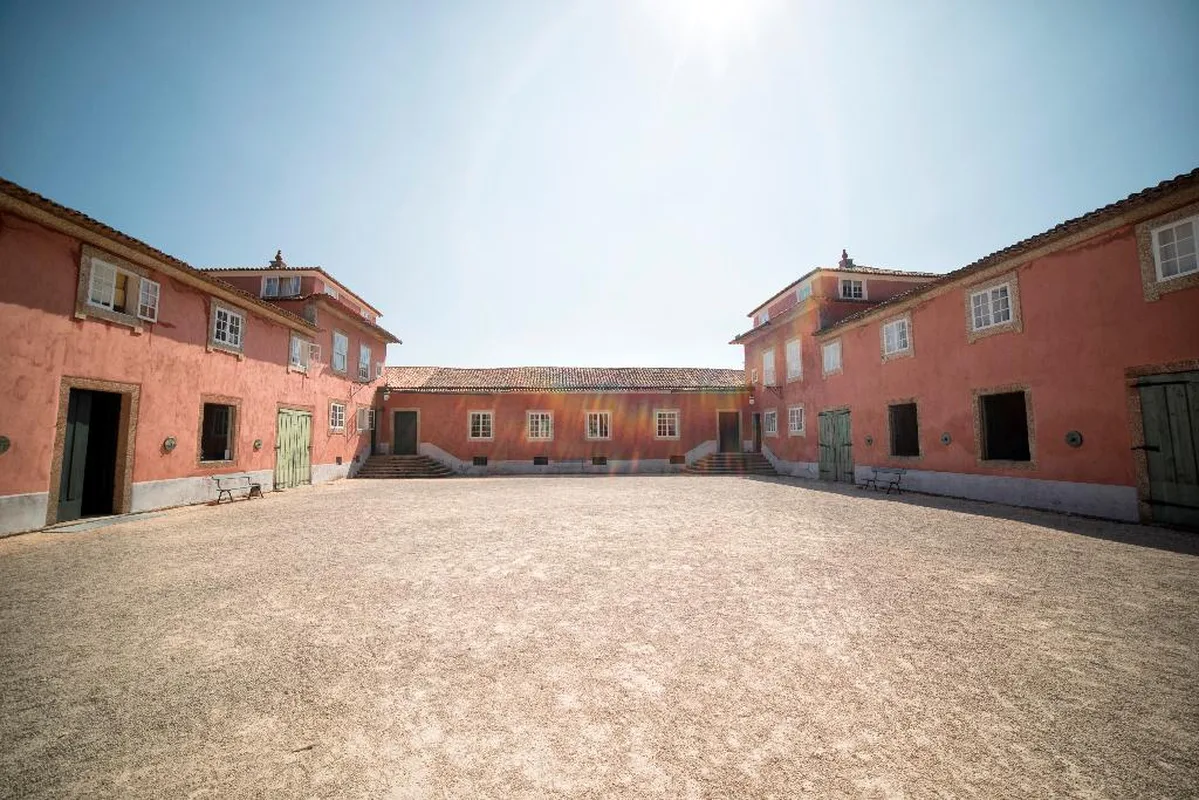 Casa de Sezim, hoofdfoto