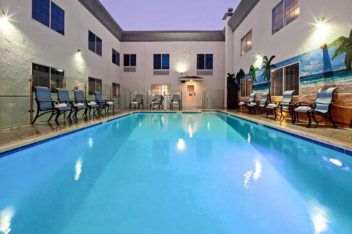 Holiday Inn Express Hollywood Walk of Fame — hoofdfoto