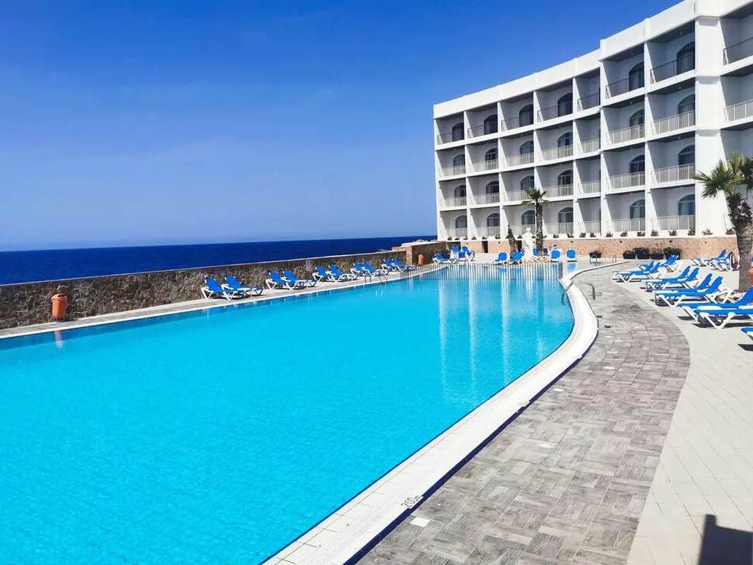 Paradise Bay, hoofdfoto