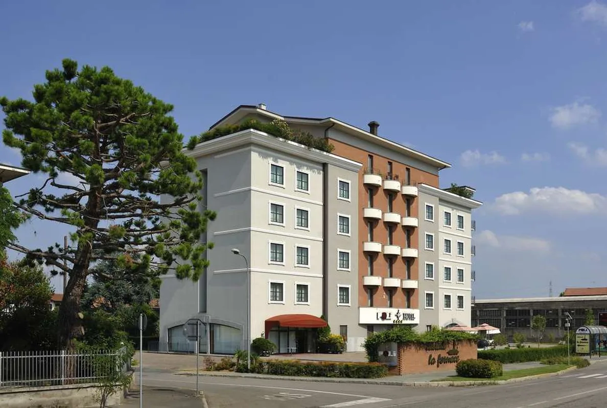 Poli Hotel — hoofdfoto
