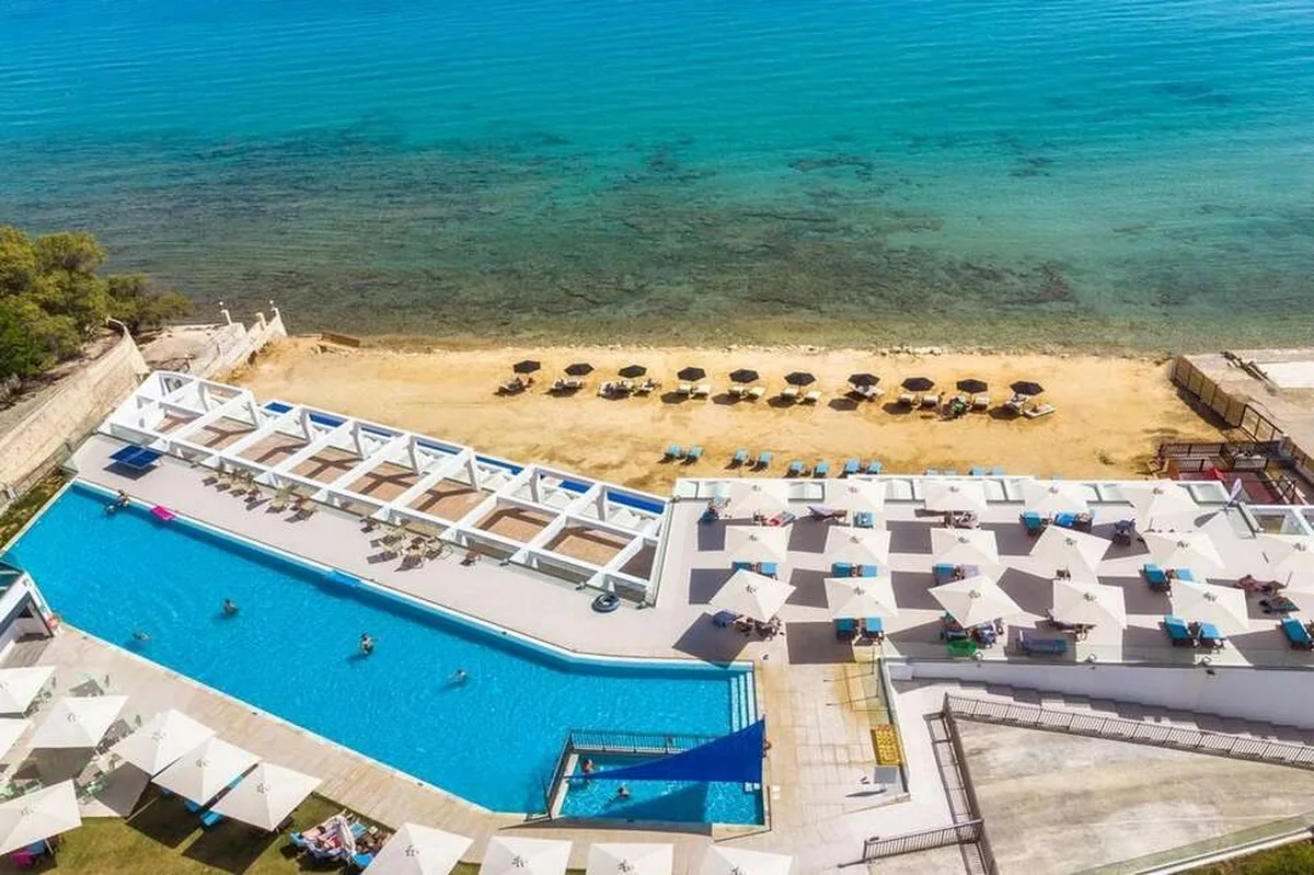 Cavo Orient Beach Hotel — hoofdfoto