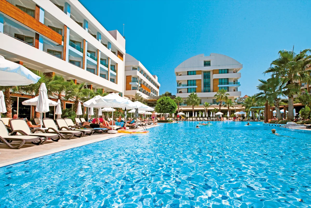 Port Side Resort Hotel — hoofdfoto
