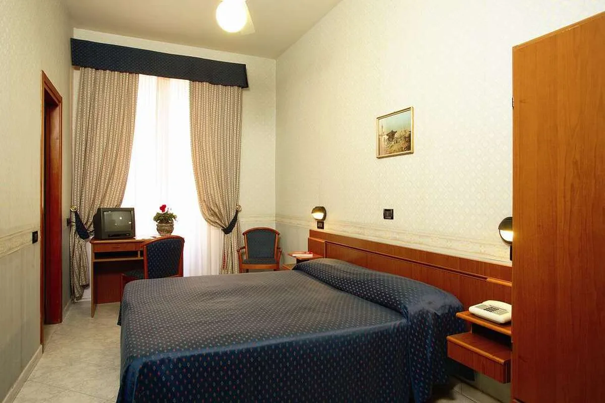 Hotel Dina — hoofdfoto