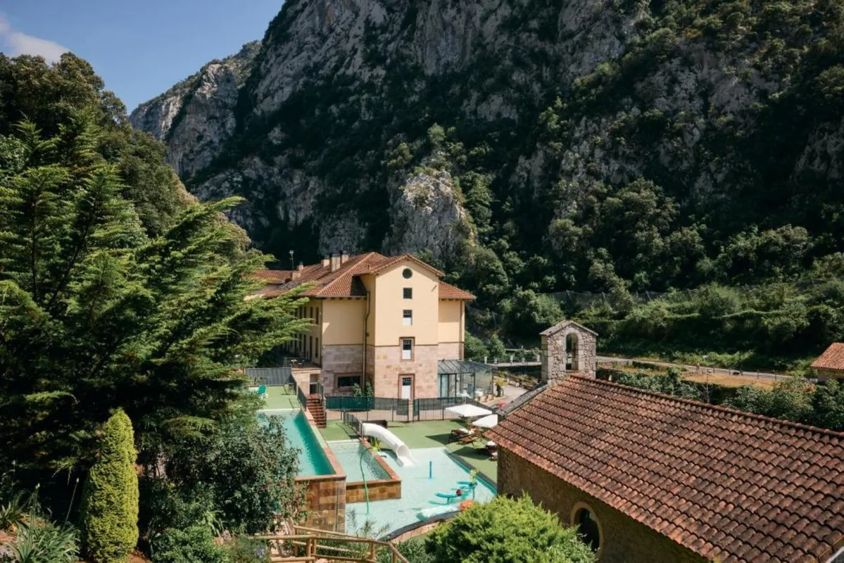 Hotel Balneario de la Hermida — hoofdfoto