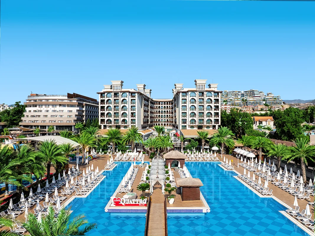 Quattro Beach Spa & Resort Hotel — hoofdfoto