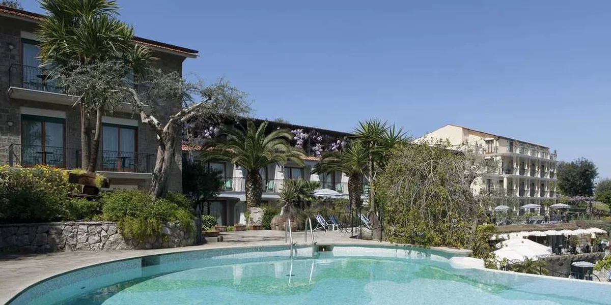 Grand Hotel Capodimonte — hoofdfoto