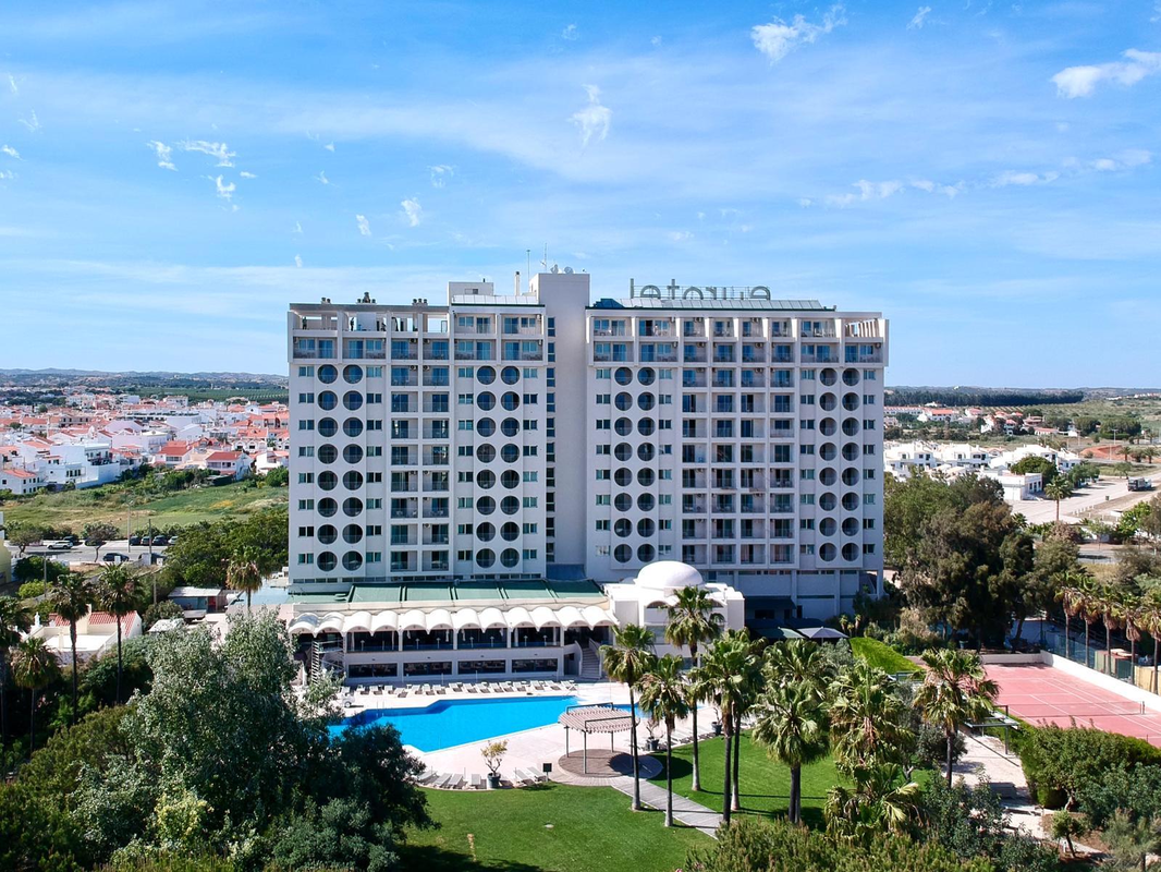 Ozadi Altura Beach Resort — hoofdfoto