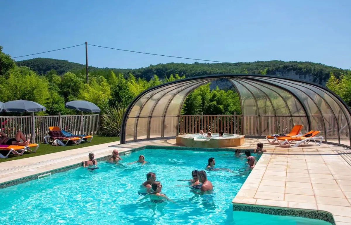 Flower Camping La Sagne — hoofdfoto