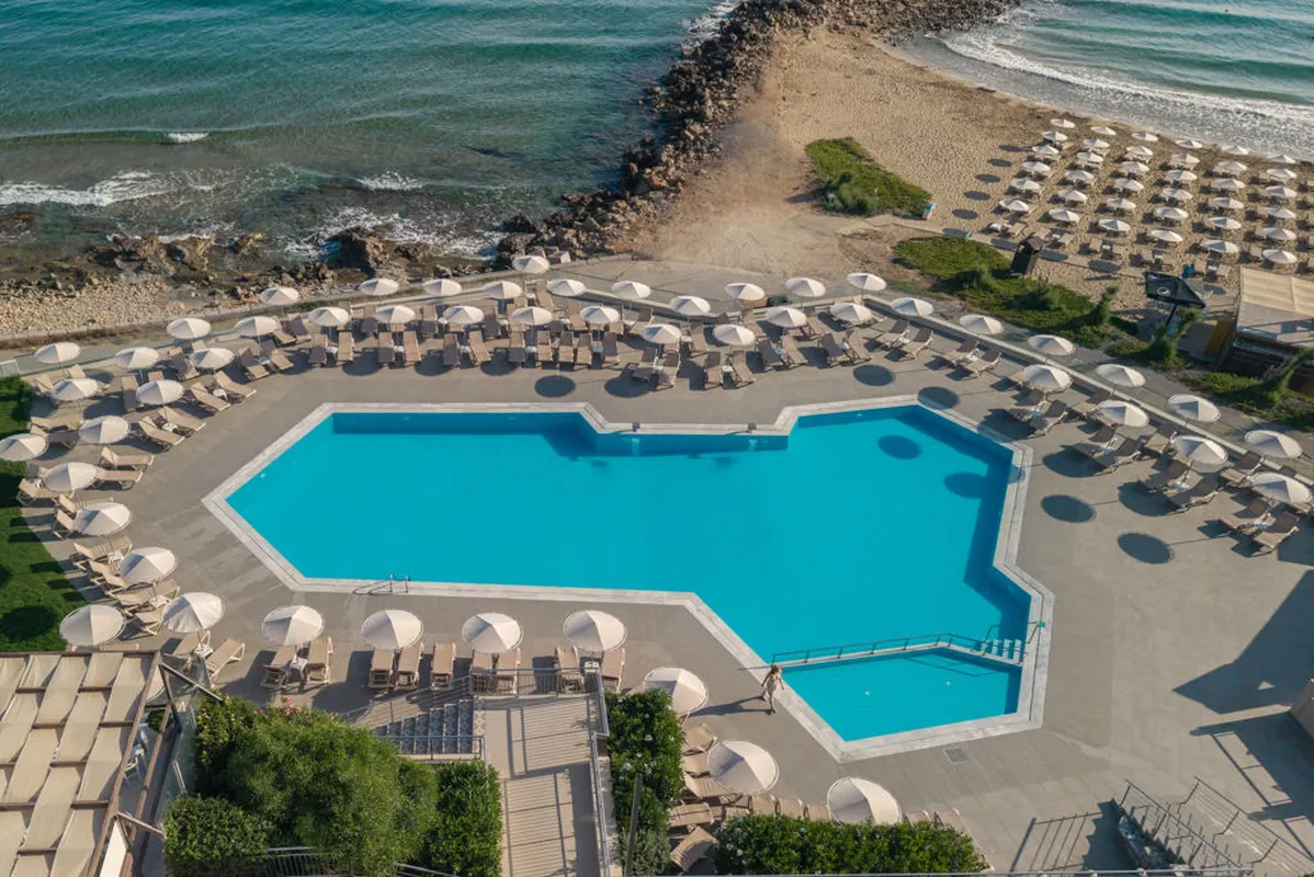Themis Beach — hoofdfoto