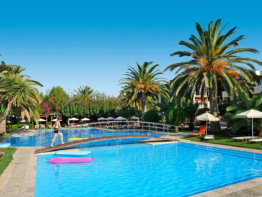 May Beach Hotel, hoofdfoto