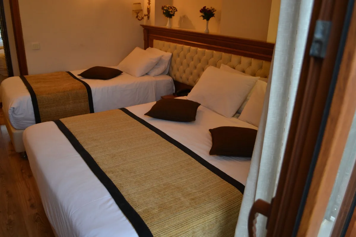 Seven Days Hotel, hoofdfoto