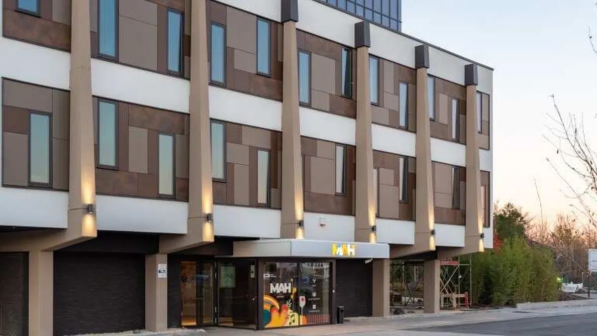 Mah Hotel — hoofdfoto