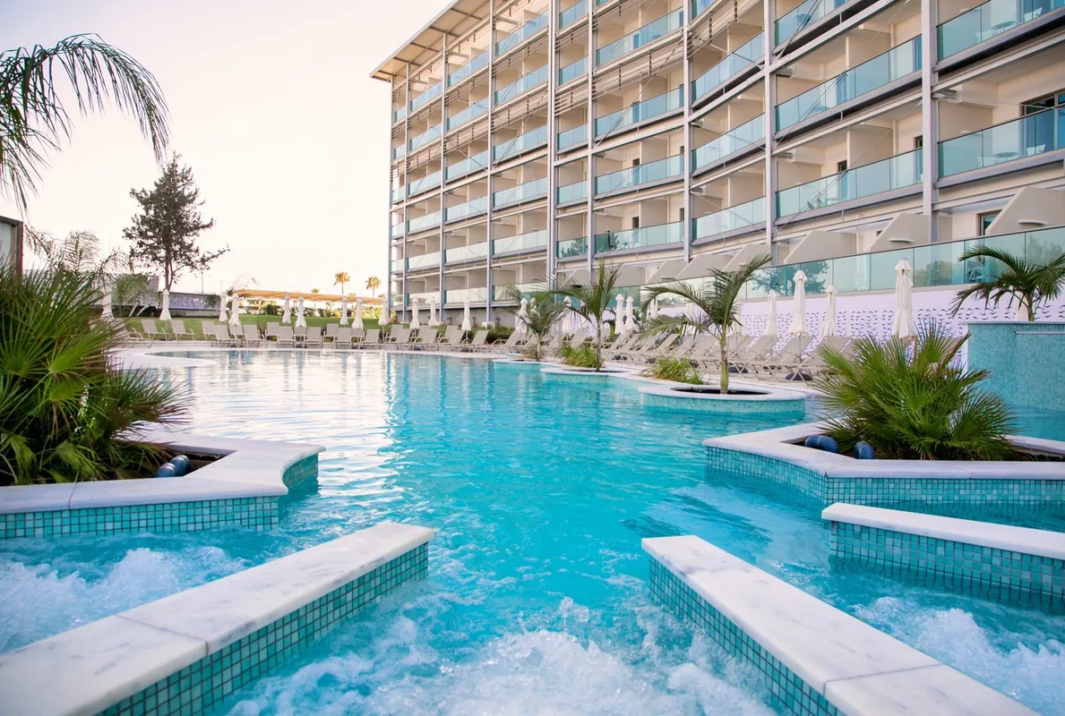 Asterias Beach Hotel — hoofdfoto