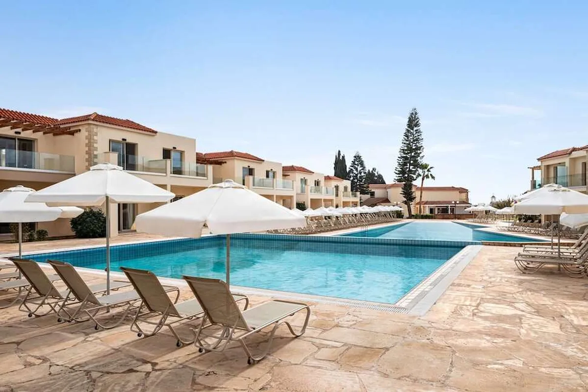 Ramada Hotel & Suites by Wyndham Ayia Napa — hoofdfoto