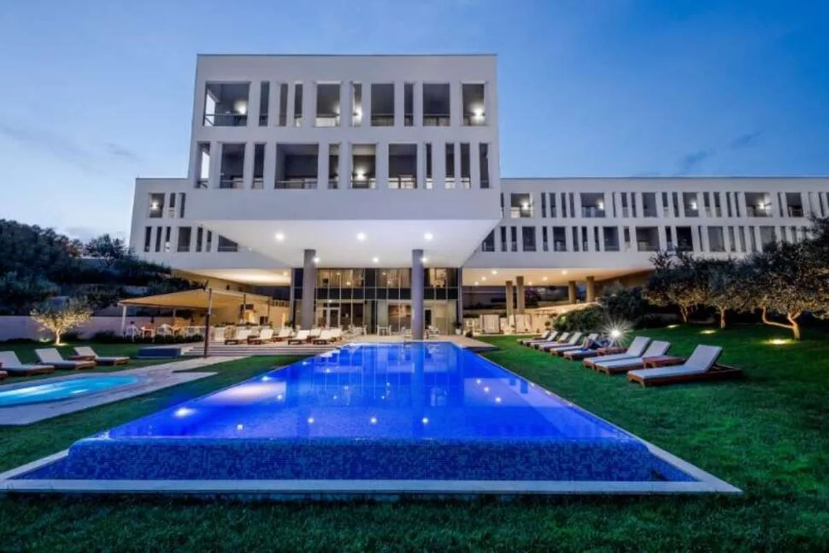 Hotel Salona Palace — hoofdfoto