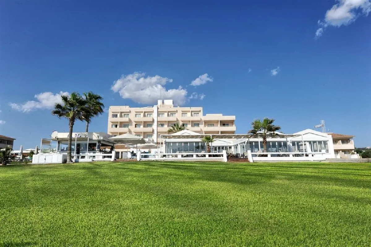 Piere Anne Beach Hotel — hoofdfoto