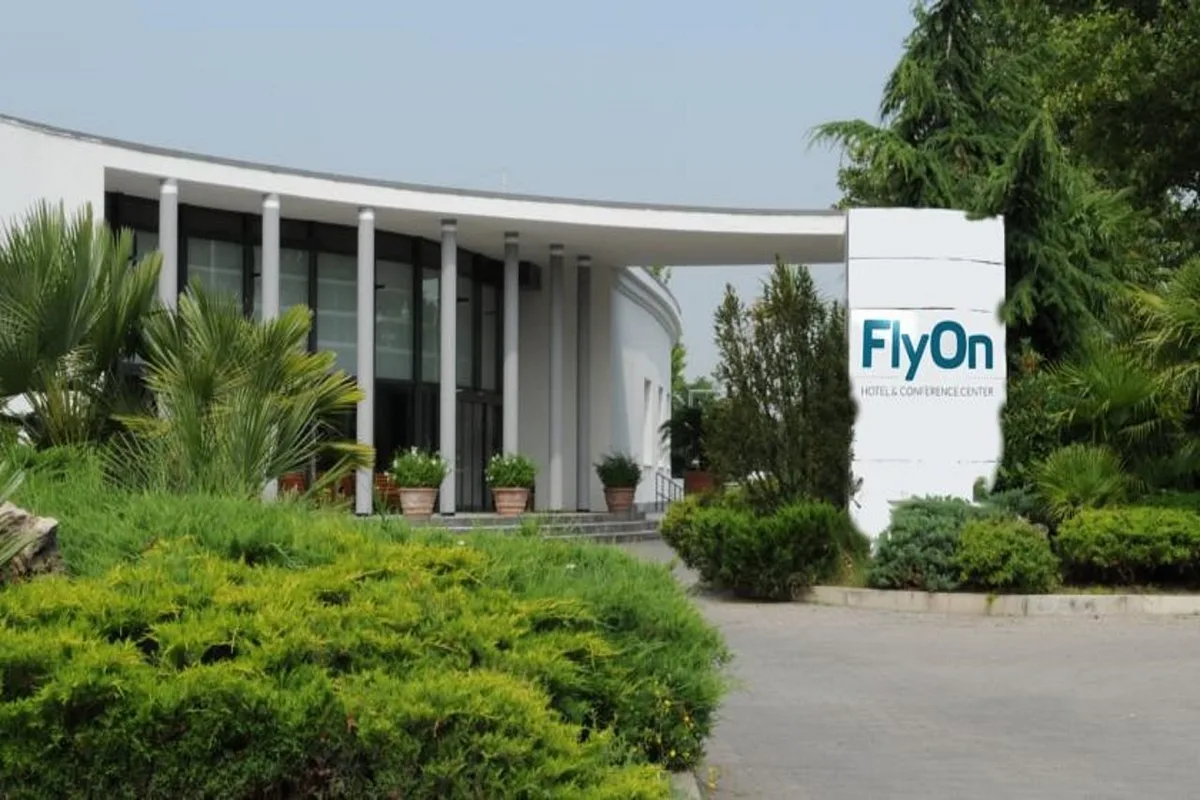 FlyOn Hotel & Conference Center, hoofdfoto