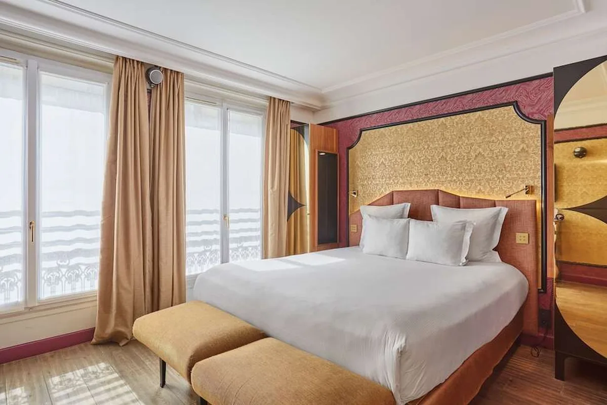 Idol Hotel, hoofdfoto