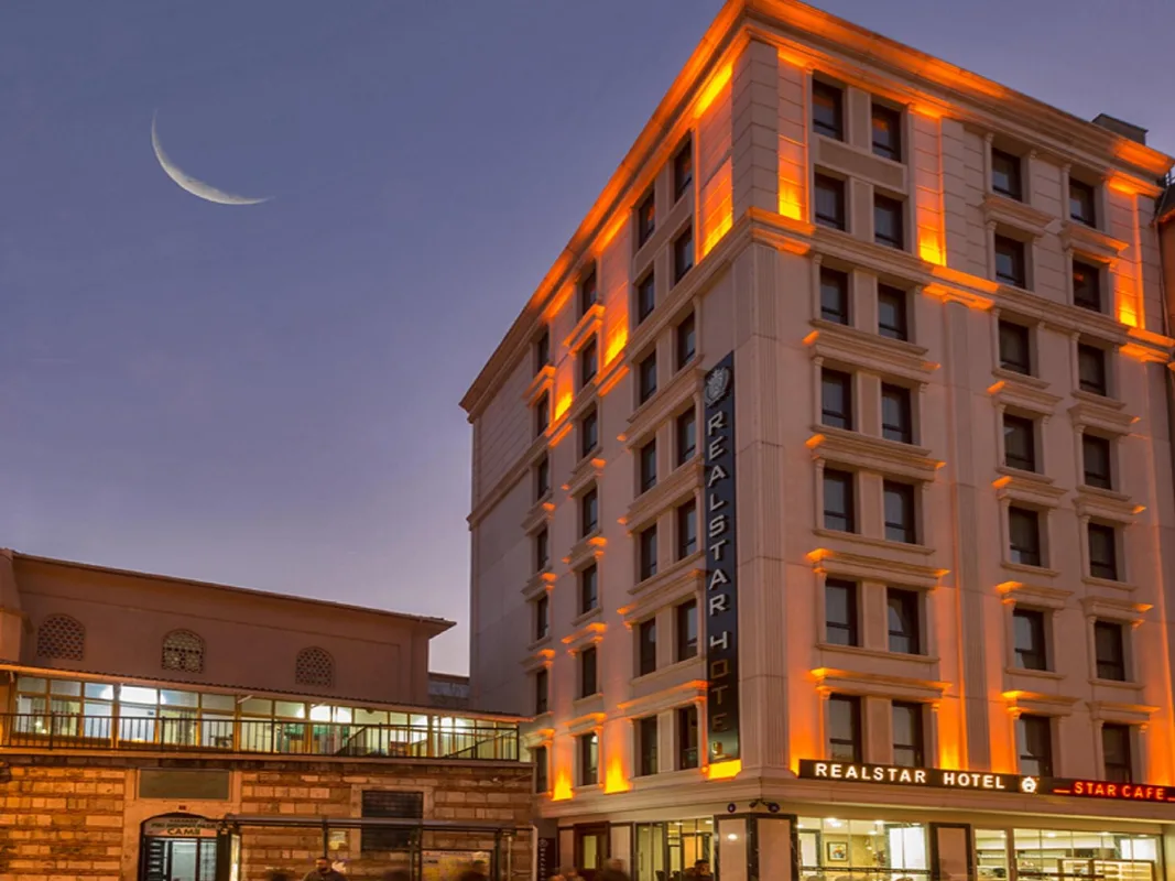 The Central Hotel, hoofdfoto