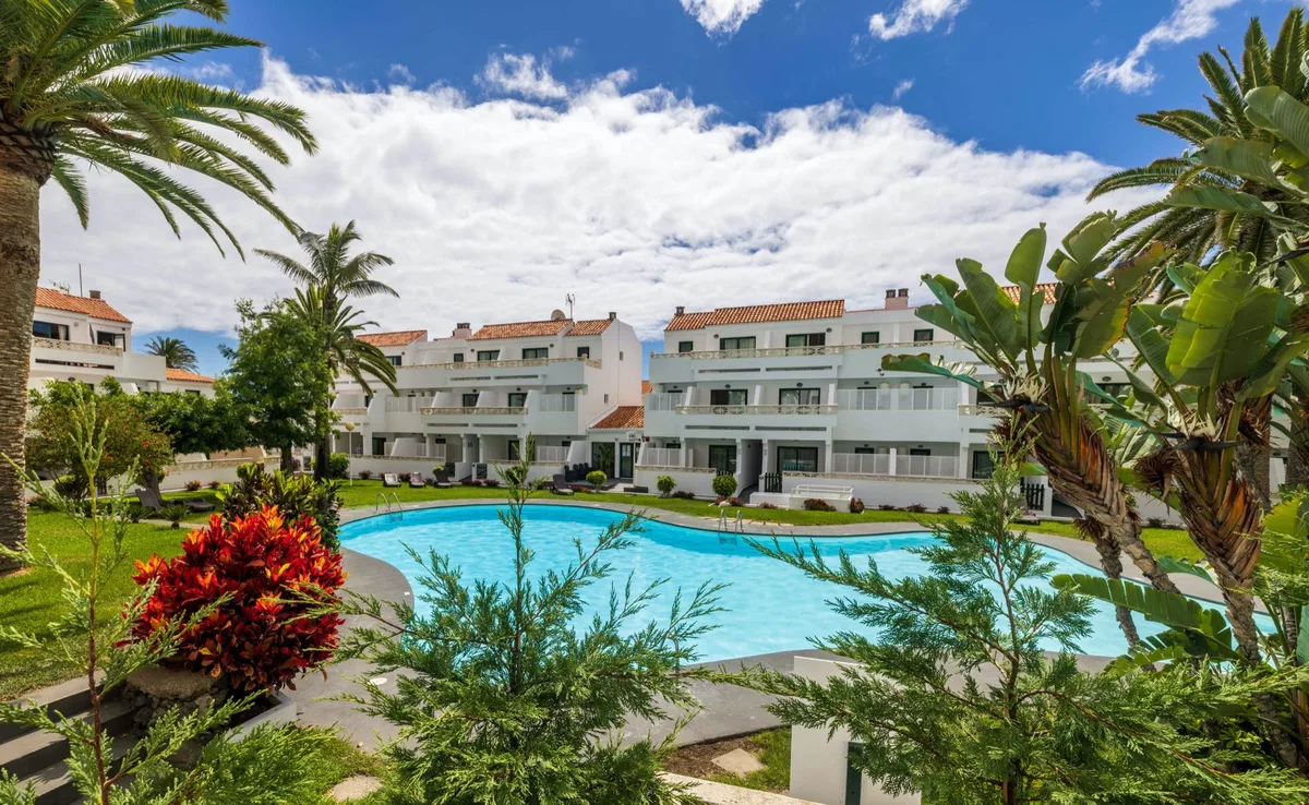 Los Rosales Apartamentos — hoofdfoto
