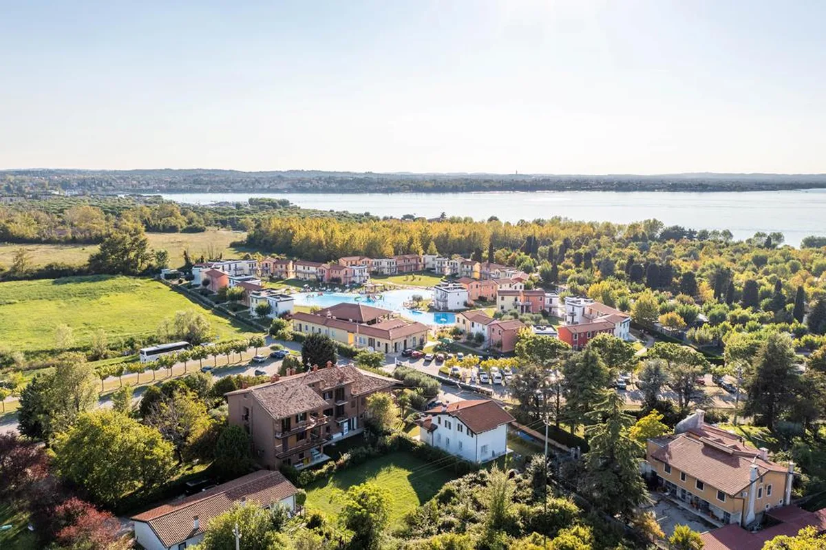 Gasparina Village, hoofdfoto
