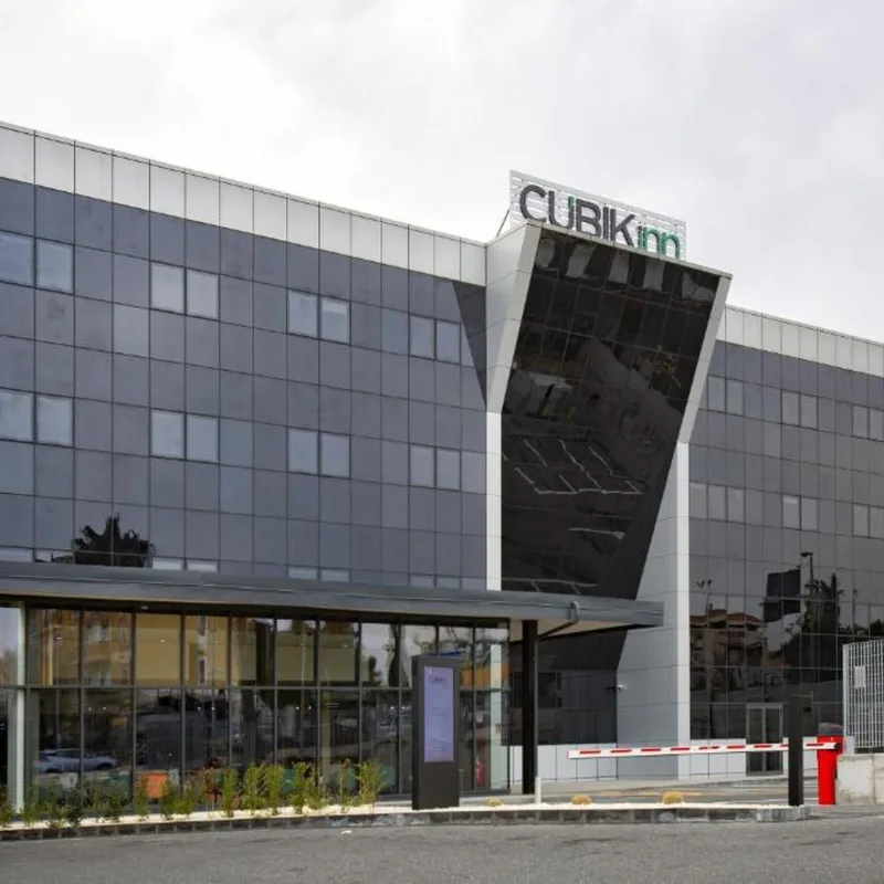 Cubik Inn, hoofdfoto