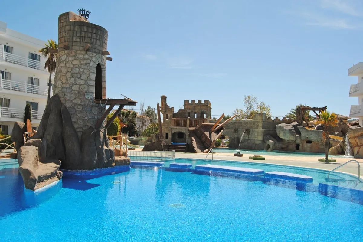 Pirates Village Apartments, hoofdfoto