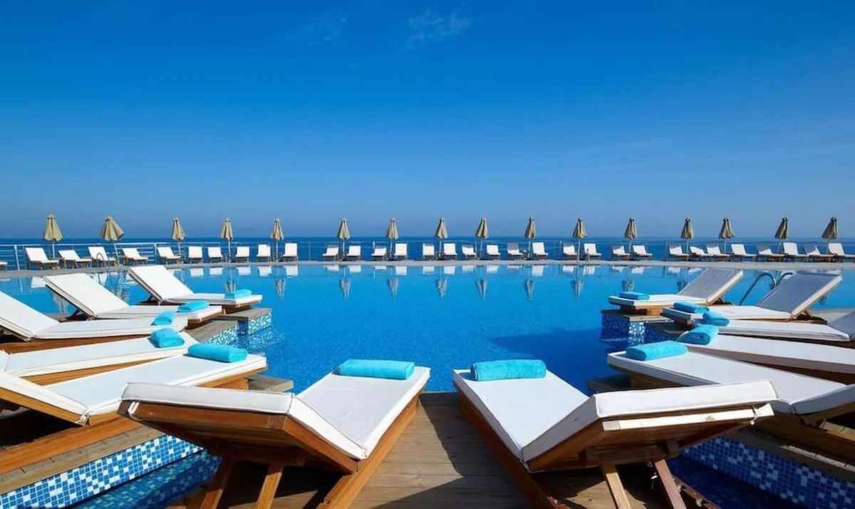The Royal Blue Resort & Spa — hoofdfoto