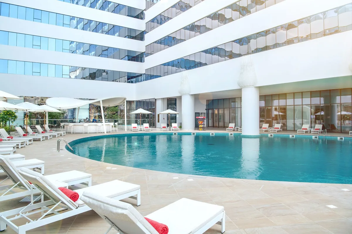 Al Jaddaf Rotana Suite Hotel — hoofdfoto