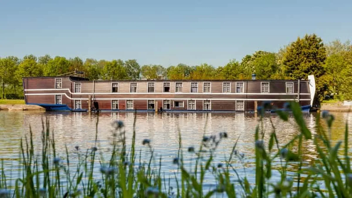 Boat Hotel De Barge — hoofdfoto