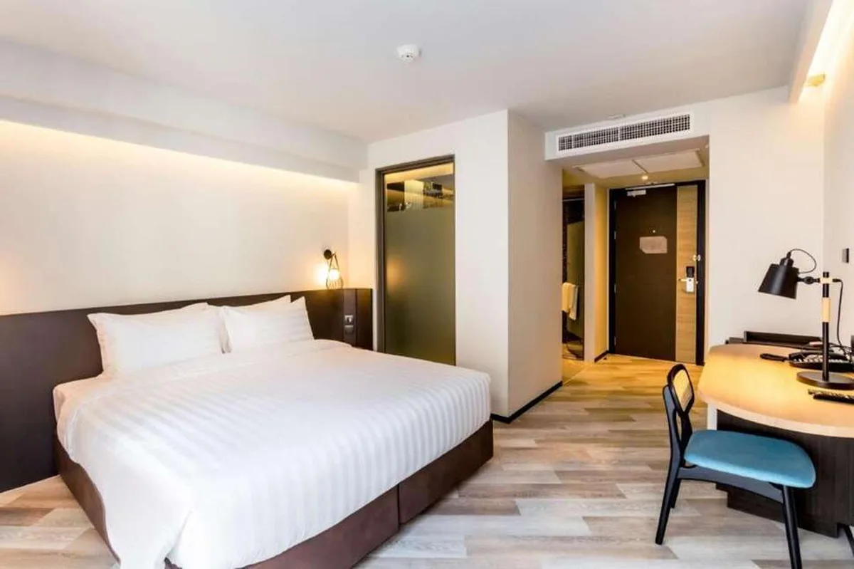 Seekers Finders Rama IV Hotel SureStay Collec — hoofdfoto