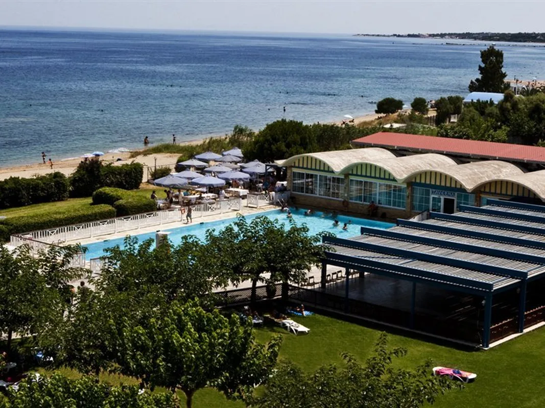 Golden Coast Hotel & Bungalows — hoofdfoto