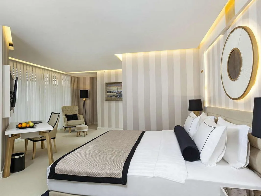 Ramada Hotel & Suites by Wyndham Istanbul Sis — hoofdfoto