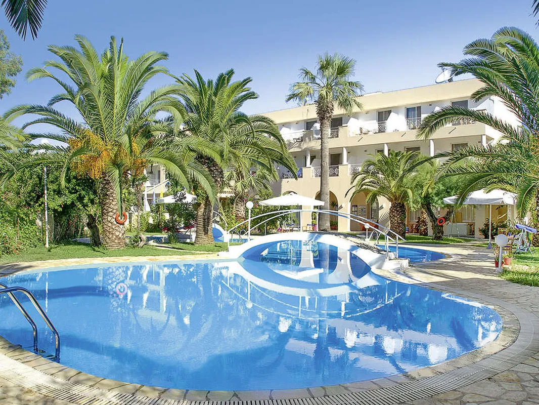 Three Stars Hotel Village — hoofdfoto